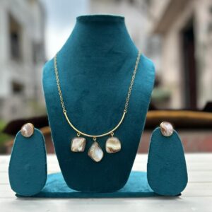 Ocean pearl Maharani Necklace ( Monalisa/ mothero of pearl / Cream / white / ivory /long)