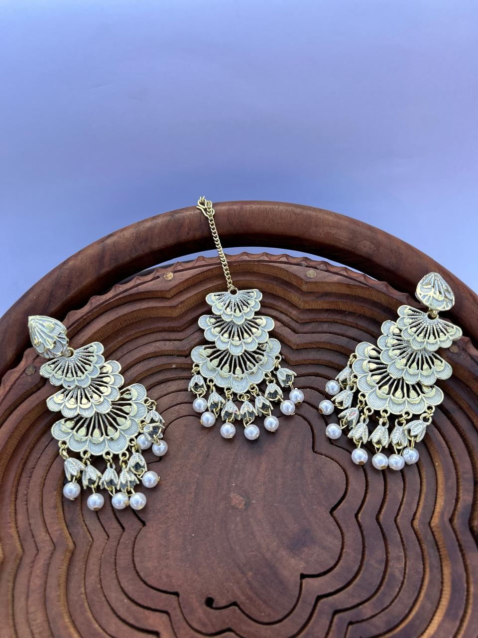Shivanya MaangTika Earring ( Combo / white / Golden )) - Image 2