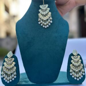 Shivanya MaangTika Earring ( Combo / white / Golden ))