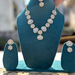 Parineeti Set With maangTika ( golden / Rosegold / kundan )