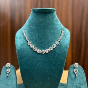 Saavi Ad Necklace ( White / Silver )