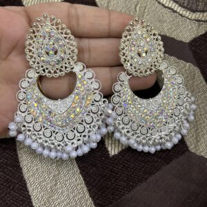 Nimisha Jhumka (white / Silver)