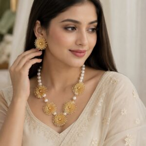 Flora Pearl Necklace (white / flower/
